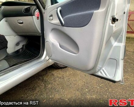 Серый Ситроен Ксара Пикассо, объемом двигателя 1.6 л и пробегом 263 тыс. км за 4200 $, фото 5 на Automoto.ua