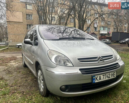 Серый Ситроен Ксара Пикассо, объемом двигателя 2 л и пробегом 256 тыс. км за 3800 $, фото 2 на Automoto.ua