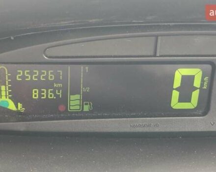 Серый Ситроен Ксара Пикассо, объемом двигателя 1.6 л и пробегом 253 тыс. км за 3400 $, фото 1 на Automoto.ua