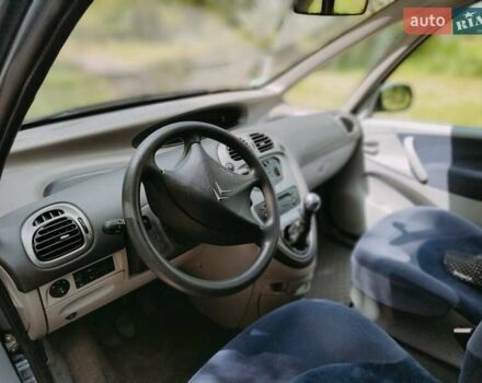 Серый Ситроен Ксара Пикассо, объемом двигателя 1.6 л и пробегом 253 тыс. км за 3400 $, фото 5 на Automoto.ua