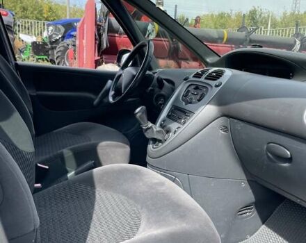 Сірий Сітроен Ксара Пікассо, об'ємом двигуна 1.59 л та пробігом 240 тис. км за 4000 $, фото 11 на Automoto.ua