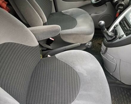 Сірий Сітроен Ксара Пікассо, об'ємом двигуна 1.6 л та пробігом 260 тис. км за 4200 $, фото 6 на Automoto.ua