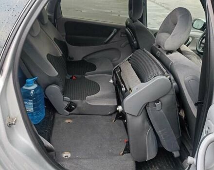 Серый Ситроен Ксара Пикассо, объемом двигателя 1.6 л и пробегом 260 тыс. км за 4200 $, фото 3 на Automoto.ua