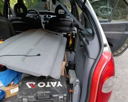 Сірий Сітроен Ксара Пікассо, об'ємом двигуна 1.6 л та пробігом 290 тис. км за 4300 $, фото 9 на Automoto.ua