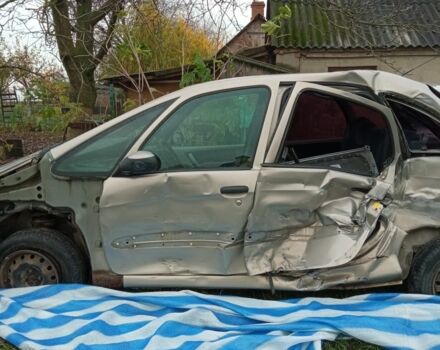 Сірий Сітроен Ксара Пікассо, об'ємом двигуна 1.7 л та пробігом 350 тис. км за 1071 $, фото 4 на Automoto.ua