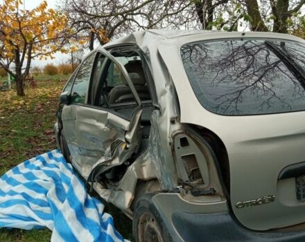 Сірий Сітроен Ксара Пікассо, об'ємом двигуна 1.7 л та пробігом 350 тис. км за 1071 $, фото 2 на Automoto.ua