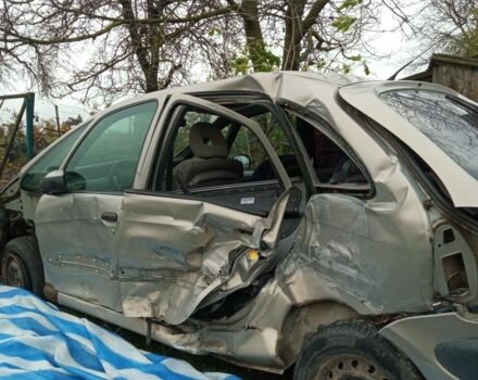 Сірий Сітроен Ксара Пікассо, об'ємом двигуна 1.7 л та пробігом 350 тис. км за 1071 $, фото 3 на Automoto.ua