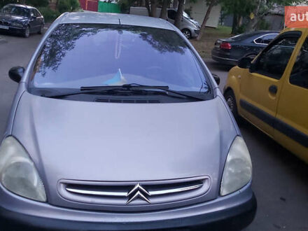 Серый Ситроен Ксара Пикассо, объемом двигателя 1.75 л и пробегом 335 тыс. км за 2200 $, фото 1 на Automoto.ua