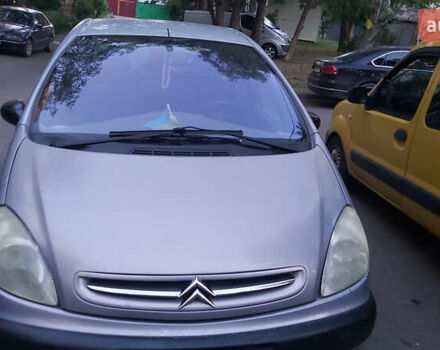 Серый Ситроен Ксара Пикассо, объемом двигателя 1.75 л и пробегом 335 тыс. км за 2200 $, фото 1 на Automoto.ua