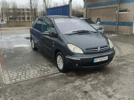 Серый Ситроен Ксара Пикассо, объемом двигателя 1.76 л и пробегом 729 тыс. км за 3300 $, фото 1 на Automoto.ua