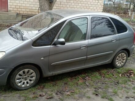 Серый Ситроен Ксара Пикассо, объемом двигателя 1.7 л и пробегом 1000 тыс. км за 3500 $, фото 1 на Automoto.ua