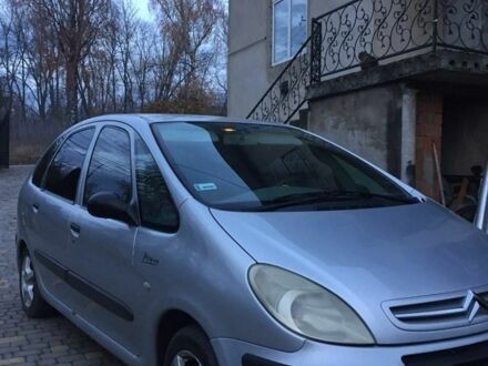 Серый Ситроен Ксара Пикассо, объемом двигателя 1.6 л и пробегом 241 тыс. км за 3200 $, фото 1 на Automoto.ua