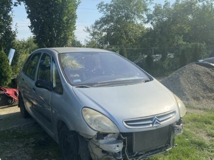 Сірий Сітроен Ксара Пікассо, об'ємом двигуна 1.6 л та пробігом 125 тис. км за 1950 $, фото 1 на Automoto.ua