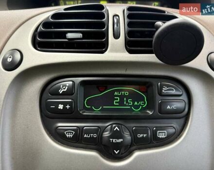 Синій Сітроен Ксара Пікассо, об'ємом двигуна 1.59 л та пробігом 215 тис. км за 4490 $, фото 22 на Automoto.ua