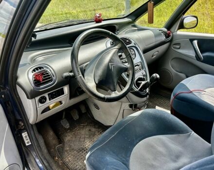 Синий Ситроен Ксара Пикассо, объемом двигателя 1.6 л и пробегом 330 тыс. км за 1800 $, фото 5 на Automoto.ua