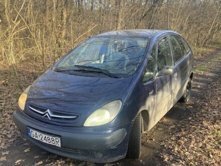 Синий Ситроен Ксара Пикассо, объемом двигателя 2 л и пробегом 302 тыс. км за 1400 $, фото 1 на Automoto.ua