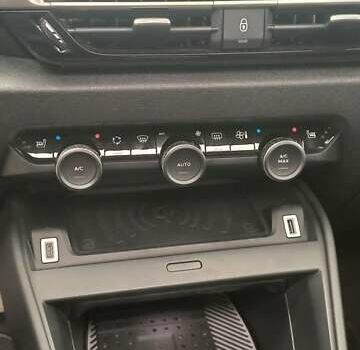 Белый Ситроен e-C4, объемом двигателя 0 л и пробегом 70 тыс. км за 17200 $, фото 10 на Automoto.ua