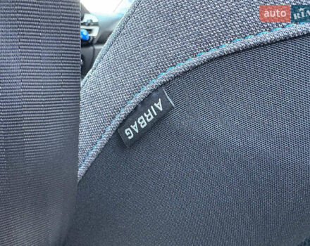 Белый Ситроен e-C4, объемом двигателя 0 л и пробегом 50 тыс. км за 16590 $, фото 32 на Automoto.ua