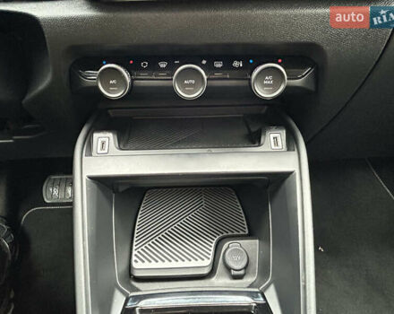 Серый Ситроен e-C4, объемом двигателя 0 л и пробегом 67 тыс. км за 16800 $, фото 13 на Automoto.ua