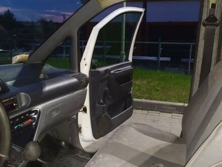 Ситроен Jumpy 2002 в Калуше на Automoto.ua Белый Ситроен Jumpy, объемом двигателя 0 л и пробегом 270 тыс. км за 3650 $, фото 1 на Automoto.ua
