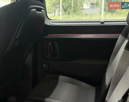 Черный Ситроен Space Tourer, объемом двигателя 1.6 л и пробегом 190 тыс. км за 20900 $, фото 22 на Automoto.ua