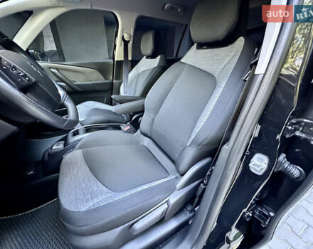 Черный Ситроен Space Tourer, объемом двигателя 2 л и пробегом 188 тыс. км за 15450 $, фото 42 на Automoto.ua