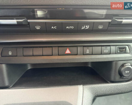 Серый Ситроен Space Tourer, объемом двигателя 2 л и пробегом 150 тыс. км за 27500 $, фото 3 на Automoto.ua