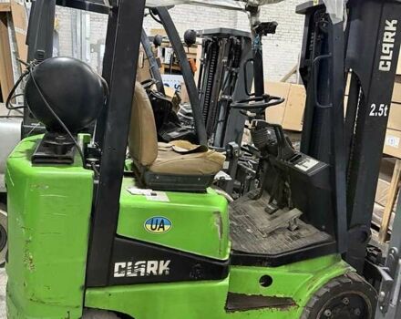 Зеленый Кларк ЦГП, объемом двигателя 2.5 л и пробегом 0 тыс. км за 6000 $, фото 2 на Automoto.ua