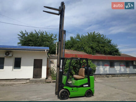 Зеленый Кларк ЦГП, объемом двигателя 2.5 л и пробегом 0 тыс. км за 6000 $, фото 1 на Automoto.ua