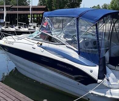 Білий Кроунлайн ЦР, об'ємом двигуна 5.7 л та пробігом 1 тис. км за 40000 $, фото 1 на Automoto.ua