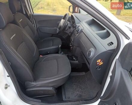 Белый Дачия Доккер, объемом двигателя 1.5 л и пробегом 240 тыс. км за 9300 $, фото 5 на Automoto.ua