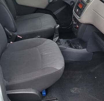 Белый Дачия Лоджи, объемом двигателя 1.6 л и пробегом 225 тыс. км за 5900 $, фото 16 на Automoto.ua