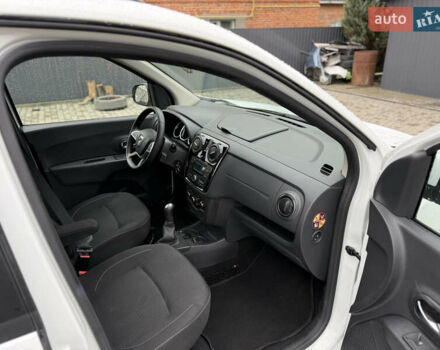 Білий Дачія Лоджі, об'ємом двигуна 1.6 л та пробігом 135 тис. км за 8700 $, фото 14 на Automoto.ua