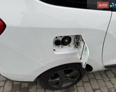 Белый Дачия Лоджи, объемом двигателя 1.6 л и пробегом 135 тыс. км за 7999 $, фото 16 на Automoto.ua