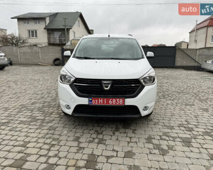 Белый Дачия Лоджи, объемом двигателя 1.6 л и пробегом 135 тыс. км за 7999 $, фото 1 на Automoto.ua