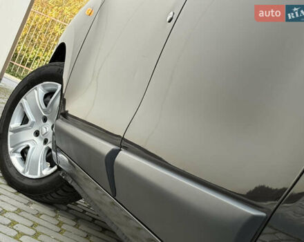 Дачія Лоджі 2018 у Дрогобичі на Automoto.ua Чорний Дачія Лоджі, об'ємом двигуна 1.6 л та пробігом 98 тис. км за 9750 $, фото 37 на Automoto.ua