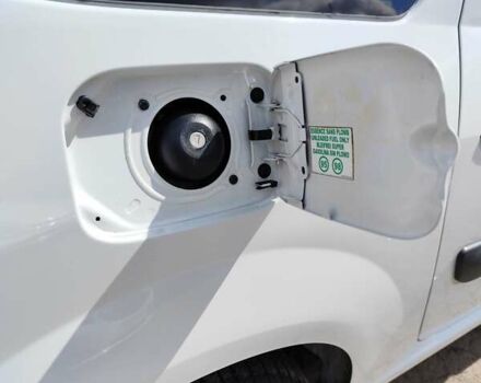 Белый Дачия Логан МСВ, объемом двигателя 1.6 л и пробегом 200 тыс. км за 5500 $, фото 25 на Automoto.ua