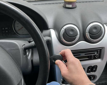 Серый Дачия Логан МСВ, объемом двигателя 1.6 л и пробегом 190 тыс. км за 6300 $, фото 5 на Automoto.ua