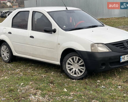 Белый Дачия Логан, объемом двигателя 1.4 л и пробегом 240 тыс. км за 1750 $, фото 3 на Automoto.ua