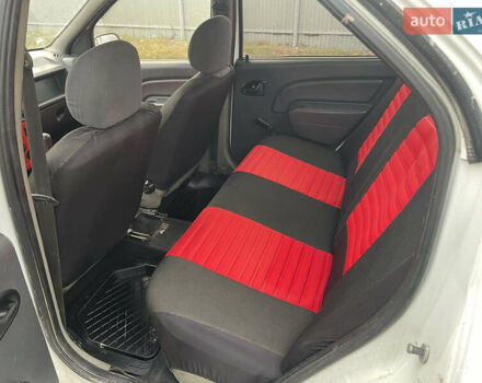 Белый Дачия Логан, объемом двигателя 1.4 л и пробегом 240 тыс. км за 1750 $, фото 11 на Automoto.ua