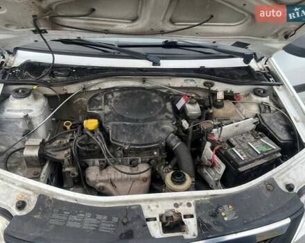 Білий Дачія Logan, об'ємом двигуна 1.6 л та пробігом 302 тис. км за 3800 $, фото 10 на Automoto.ua