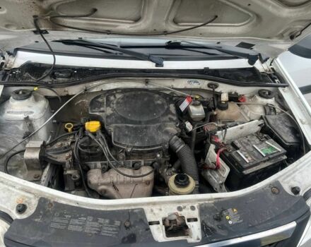 Білий Дачія Logan, об'ємом двигуна 1.6 л та пробігом 302 тис. км за 3800 $, фото 4 на Automoto.ua