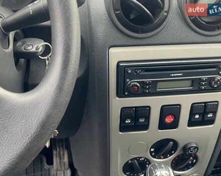 Білий Дачія Logan, об'ємом двигуна 1.6 л та пробігом 302 тис. км за 3800 $, фото 7 на Automoto.ua