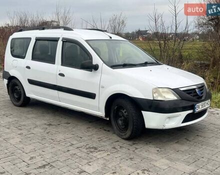 Белый Дачия Логан, объемом двигателя 1.6 л и пробегом 302 тыс. км за 3550 $, фото 2 на Automoto.ua