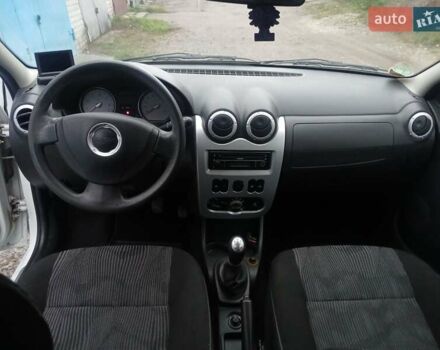 Білий Дачія Logan, об'ємом двигуна 1.6 л та пробігом 115 тис. км за 6400 $, фото 14 на Automoto.ua