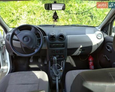 Білий Дачія Logan, об'ємом двигуна 1.2 л та пробігом 178 тис. км за 3400 $, фото 9 на Automoto.ua