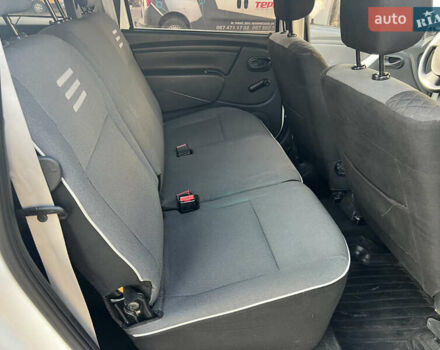 Дачія Logan 2012 у Рівному на Automoto.ua Білий Дачія Logan, об'ємом двигуна 1.6 л та пробігом 181 тис. км за 5200 $, фото 6 на Automoto.ua