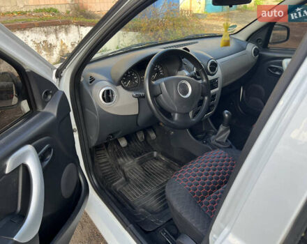 Дачія Logan 2012 у Рівному на Automoto.ua Білий Дачія Logan, об'ємом двигуна 1.6 л та пробігом 181 тис. км за 5200 $, фото 5 на Automoto.ua