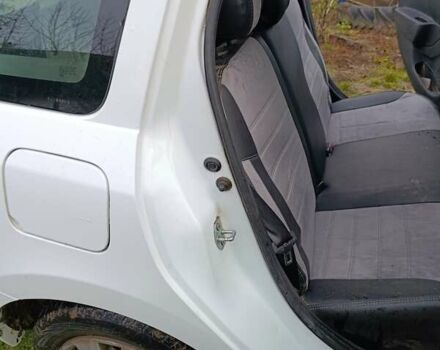 Белый Дачия Логан, объемом двигателя 1.5 л и пробегом 242 тыс. км за 6434 $, фото 4 на Automoto.ua