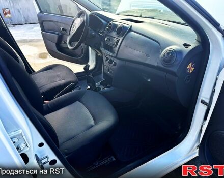 Белый Дачия Логан, объемом двигателя 1.1 л и пробегом 448 тыс. км за 3550 $, фото 6 на Automoto.ua